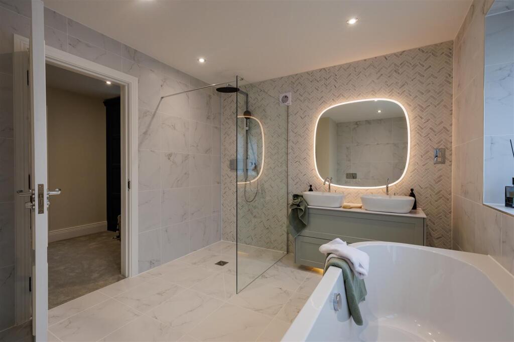 Horseshoe Crescent, Guildford - view 8