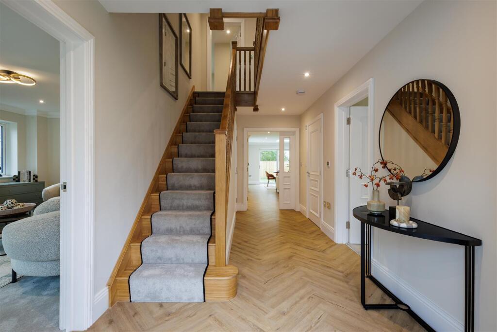 Horseshoe Crescent, Guildford - view 2