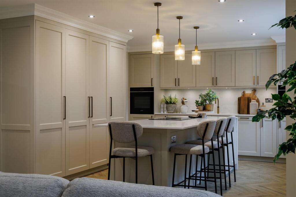 Horseshoe Crescent, Guildford - view 4