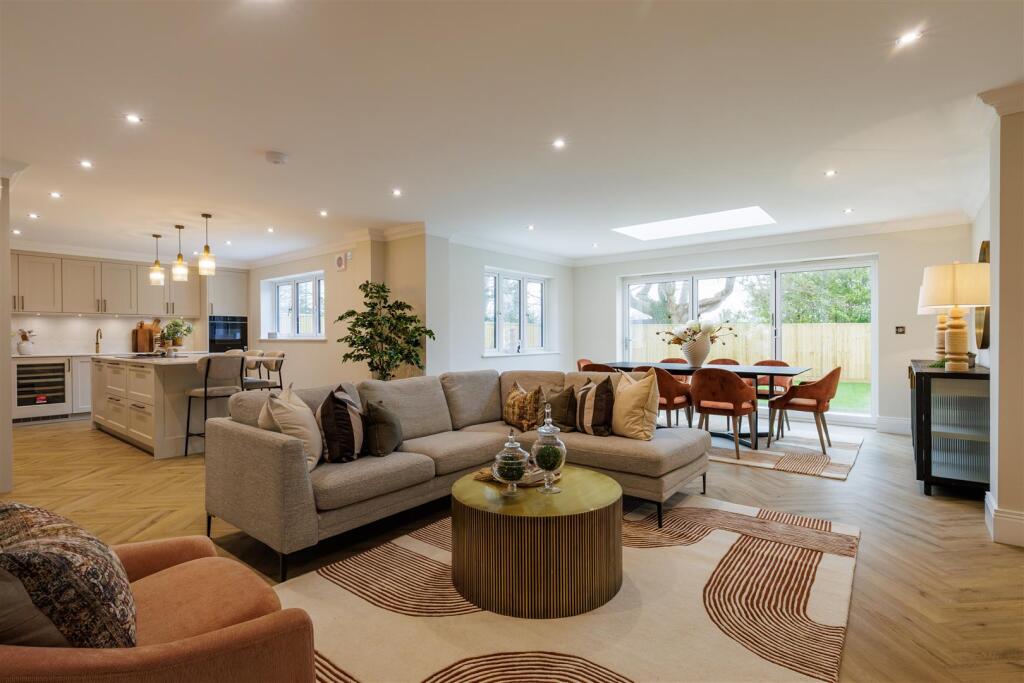 Horseshoe Crescent, Guildford - view 3